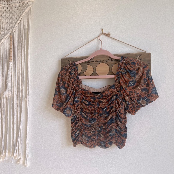 Gorgeous House of Harlow 60s vibe top - Picture 1 of 4